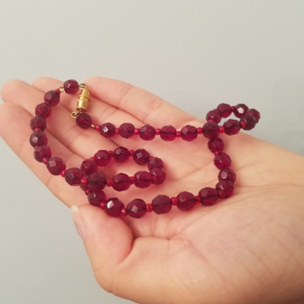 Vintage Red Stone Faceted Necklace - Picture 3 of 3